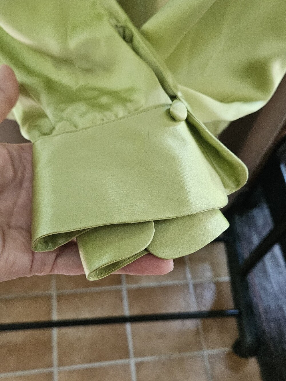 NWT City Silk 100% Silk Tie-Neck Satin Blouse Citrine Green Long Sleeve - Picture 3 of 6